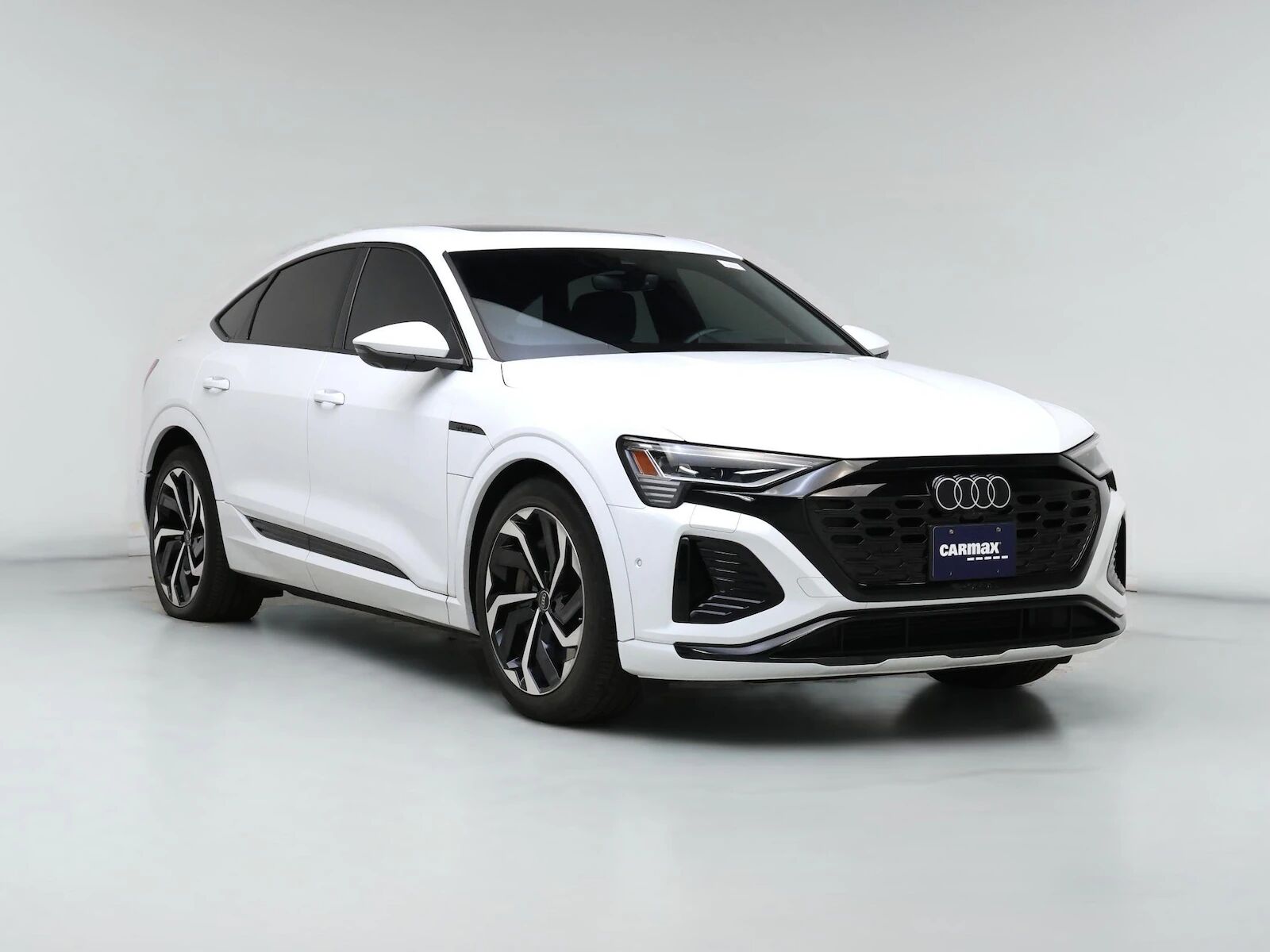 2024 AUDI Q8