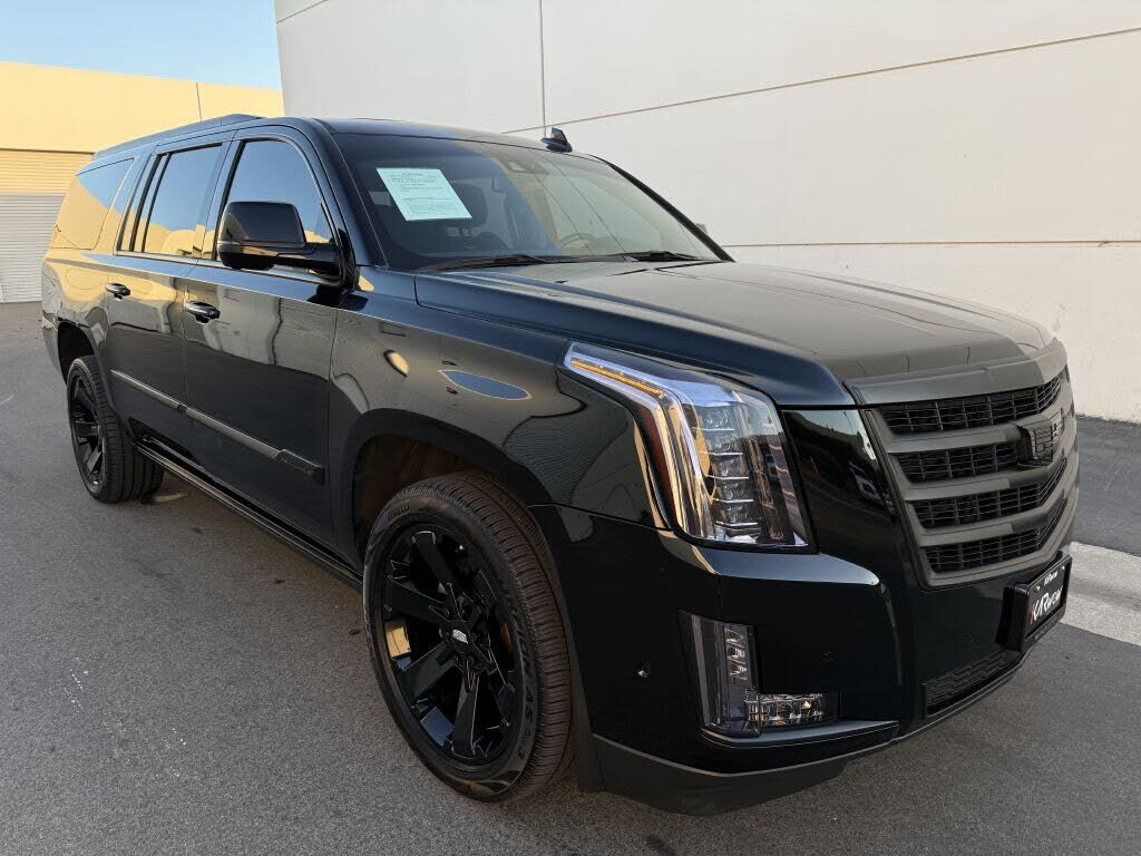 2017 CADILLAC Escalade ESV