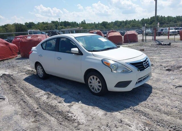2017 NISSAN Versa