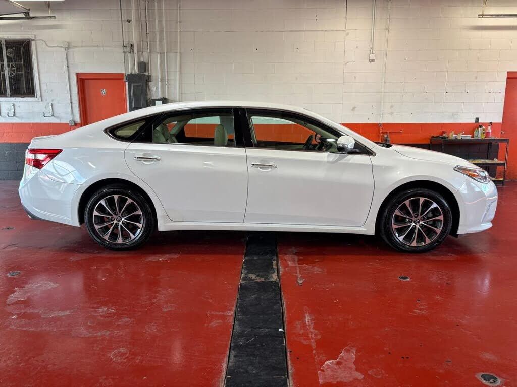 2017 TOYOTA Avalon