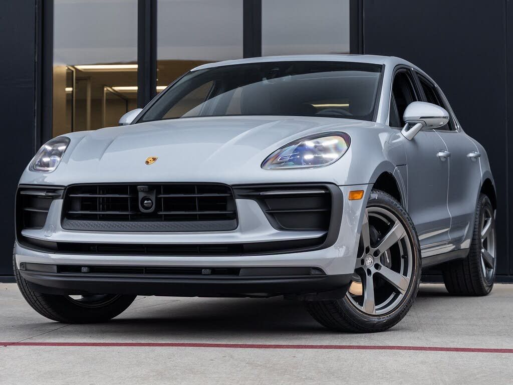 2026 PORSCHE Macan