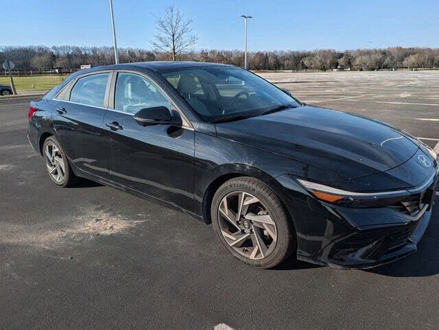 2024 HYUNDAI Elantra