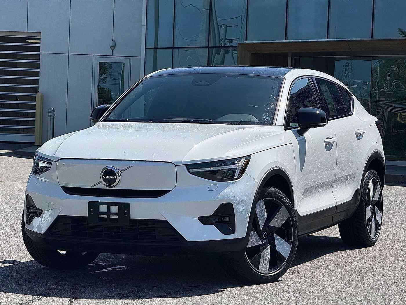2023 VOLVO C40