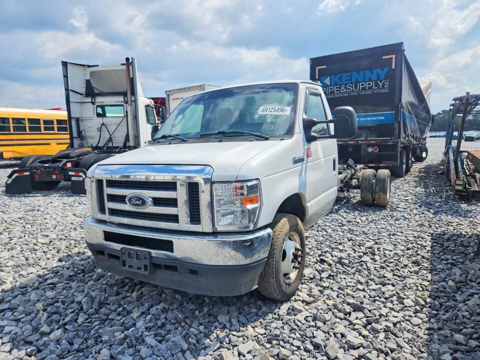 2022 FORD E-450