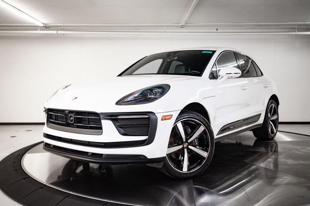 2026 PORSCHE Macan