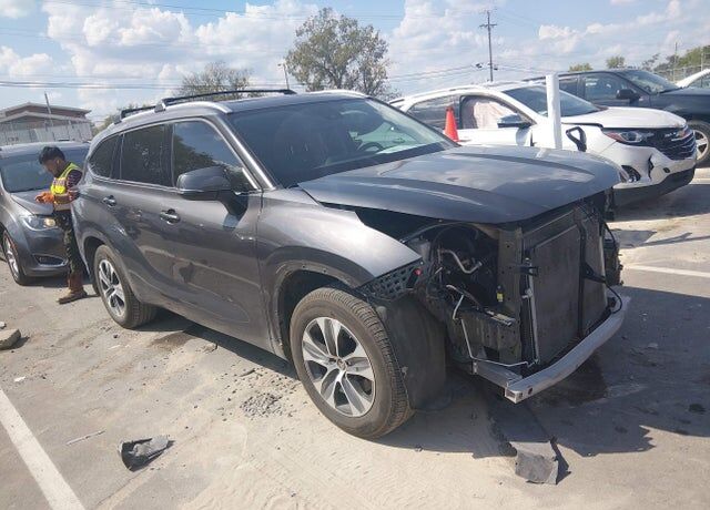 2022 TOYOTA Highlander
