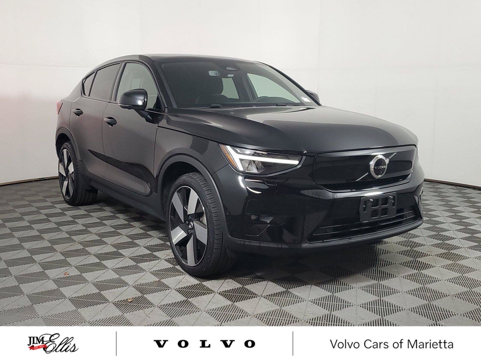 2023 VOLVO C40