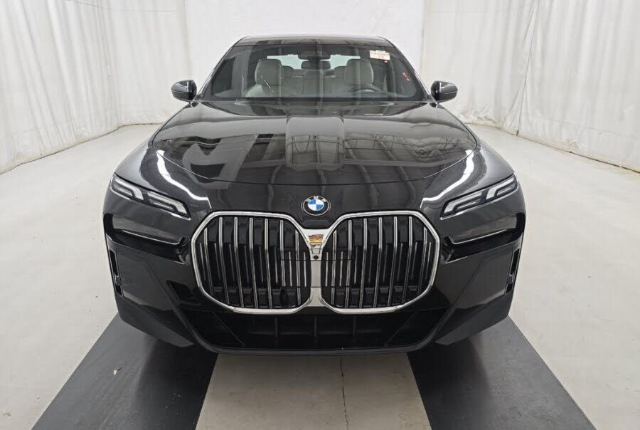 2023 BMW 760i
