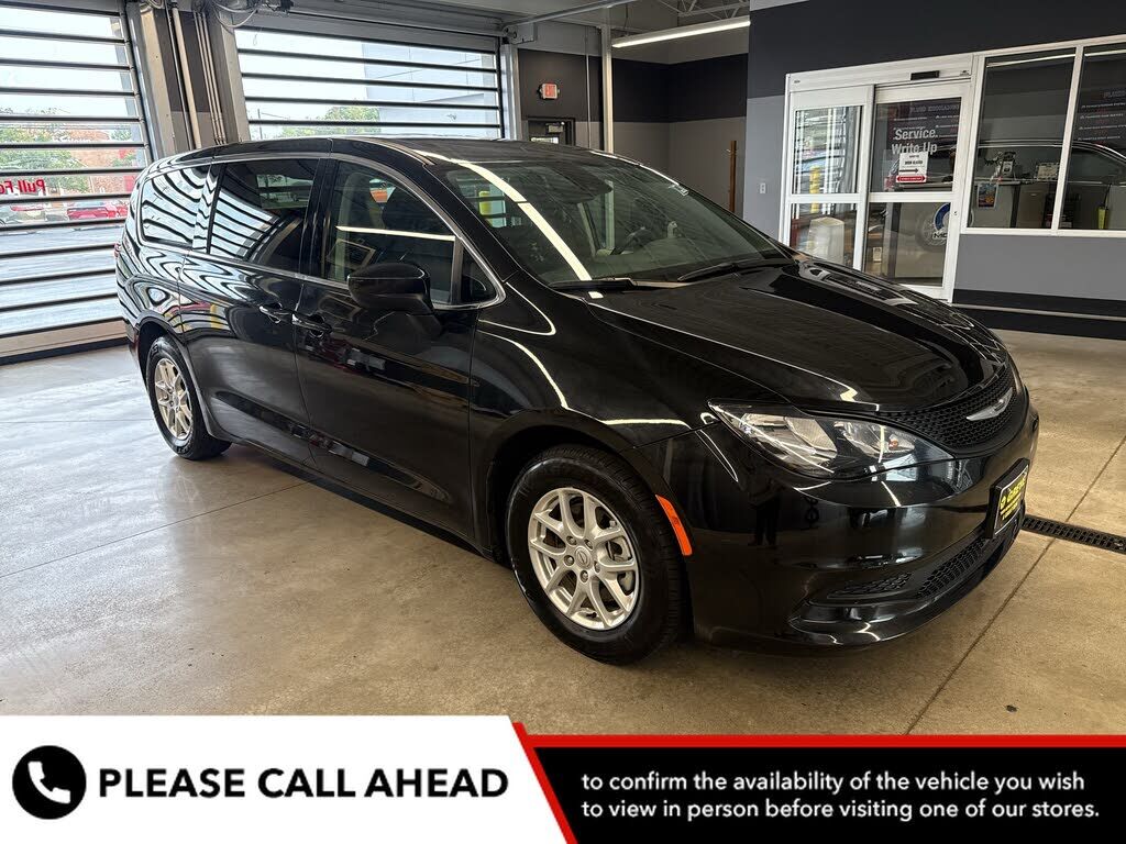 2023 CHRYSLER Voyager