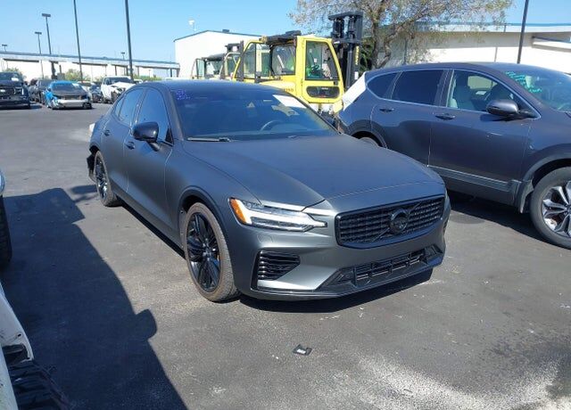 2022 VOLVO S60
