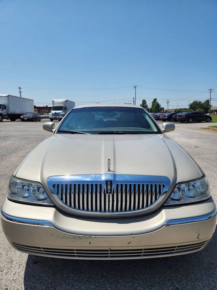 2005 LINCOLN Town Car