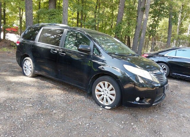 2014 TOYOTA Sienna