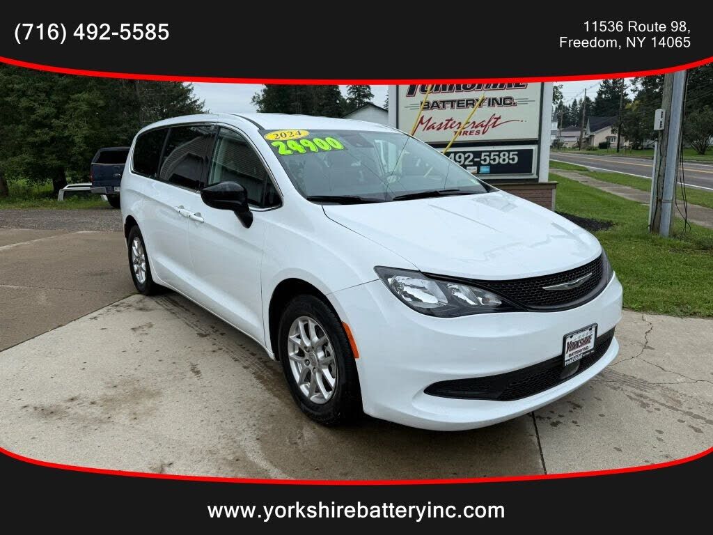 2024 CHRYSLER Voyager