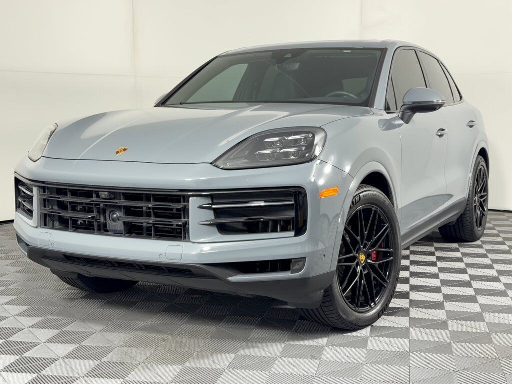 2024 PORSCHE Cayenne