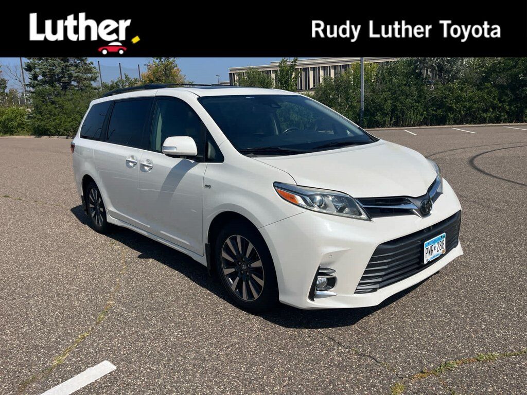 2018 TOYOTA Sienna