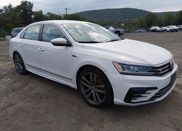 2017 VOLKSWAGEN Passat
