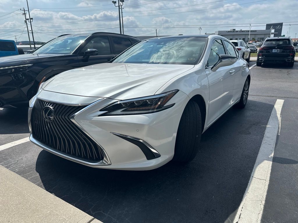 2019 LEXUS ES