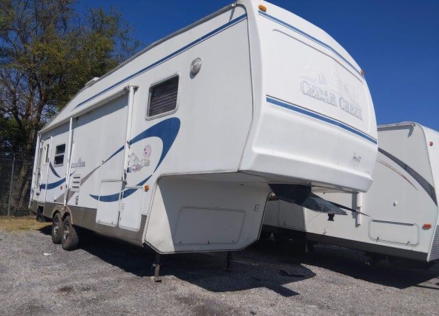 2004 FOREST RIVER Cedar Creek