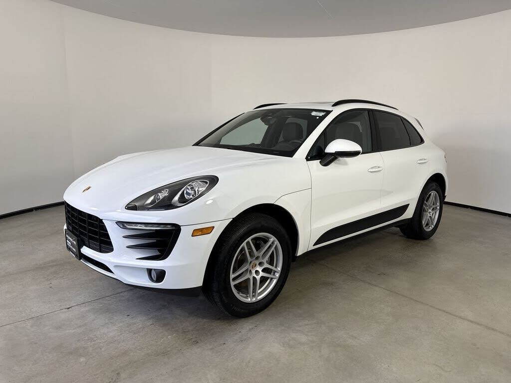 2017 PORSCHE Macan