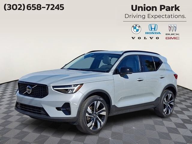 2024 VOLVO XC40