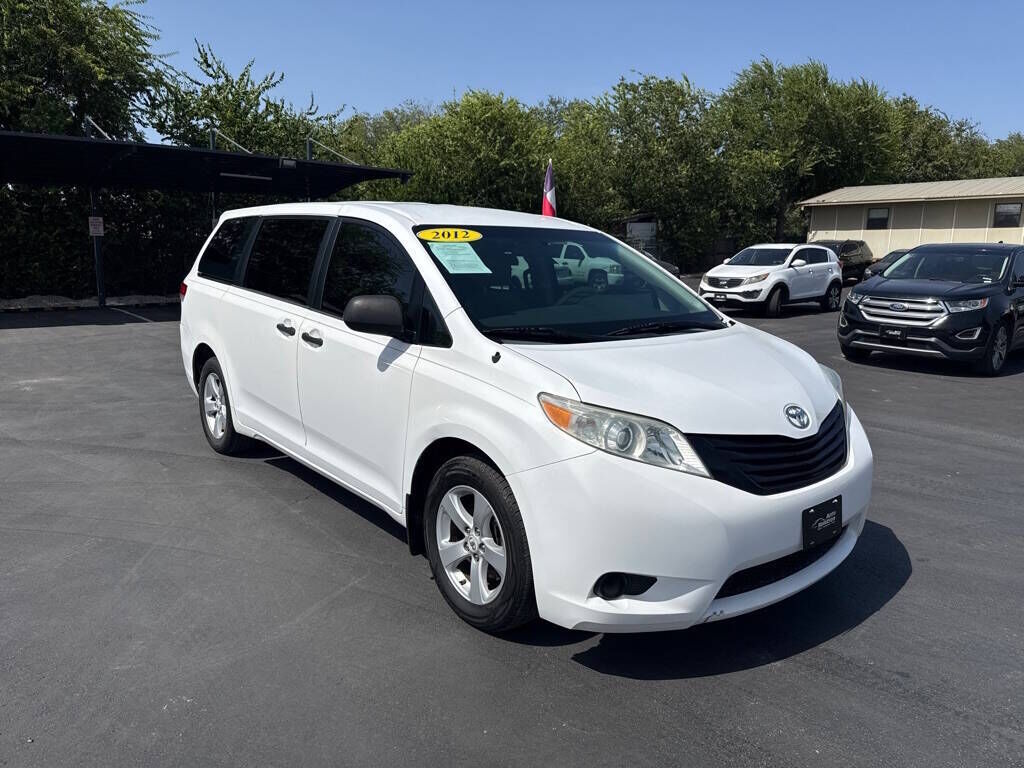 2012 TOYOTA Sienna