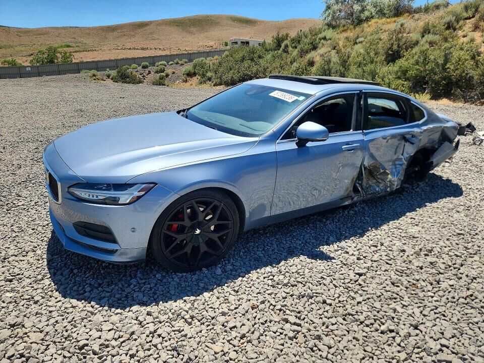 2018 VOLVO S90