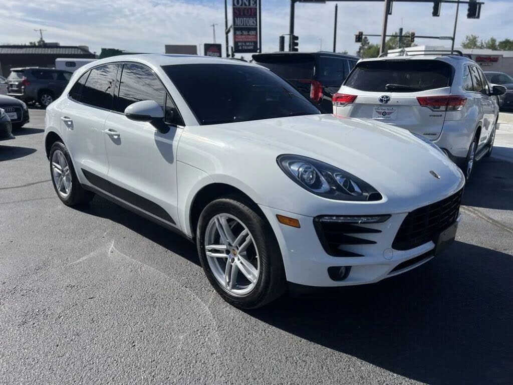 2018 PORSCHE Macan