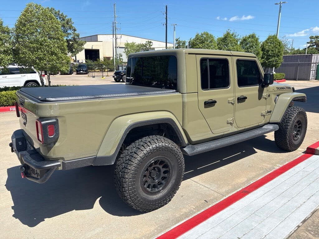 2025 JEEP Gladiator
