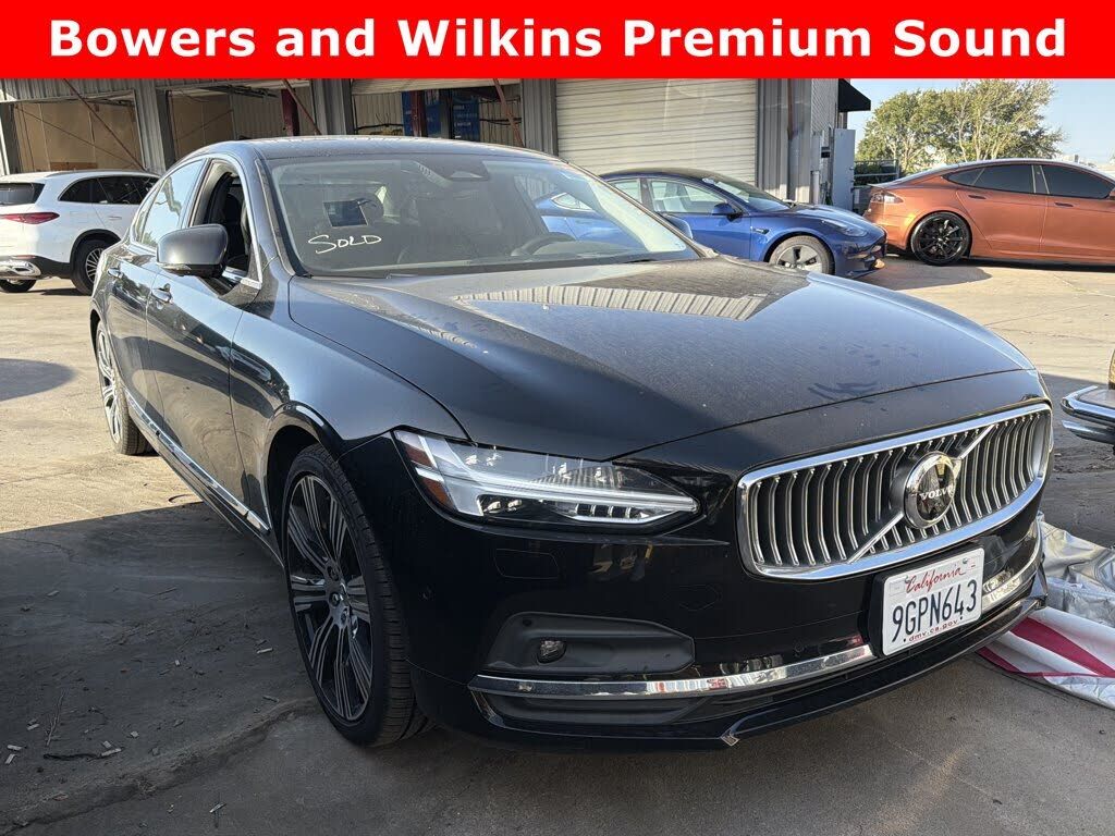 2023 VOLVO S90