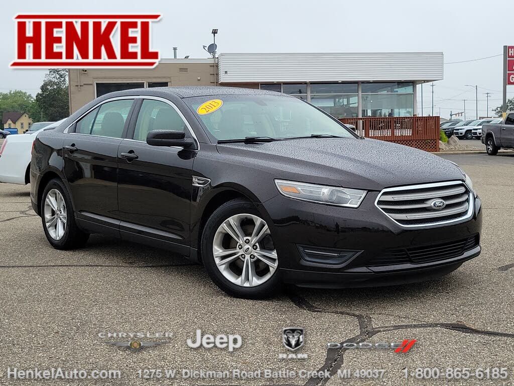 2013 FORD Taurus