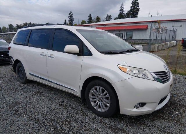 2015 TOYOTA Sienna