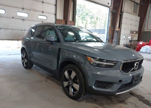 2020 VOLVO XC40