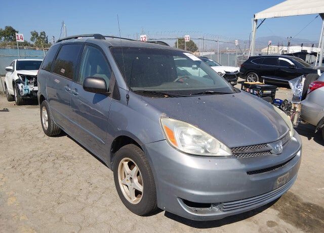 2004 TOYOTA Sienna