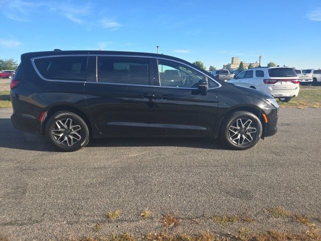 2027 CHRYSLER Pacifica