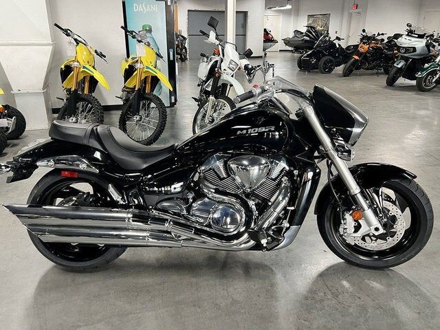 2025 SUZUKI Boulevard