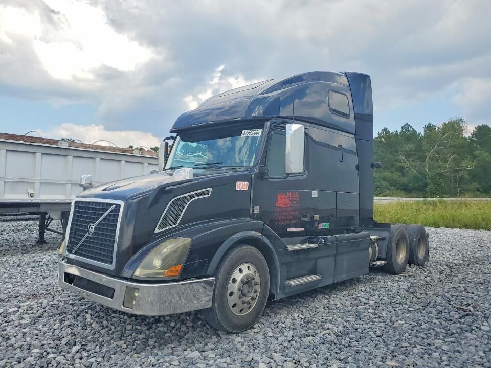 2013 VOLVO TRUCK VNL