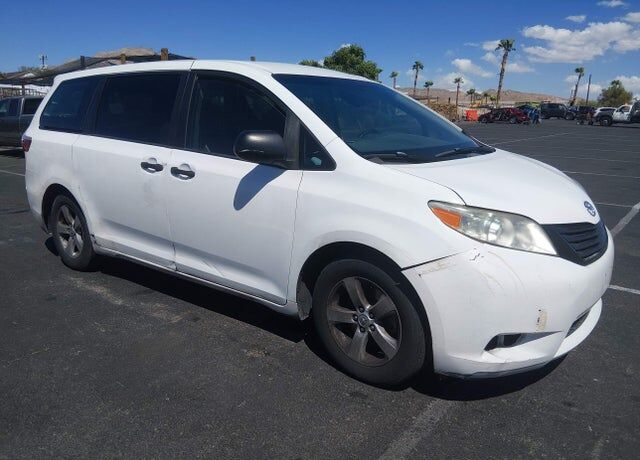 2017 TOYOTA Sienna
