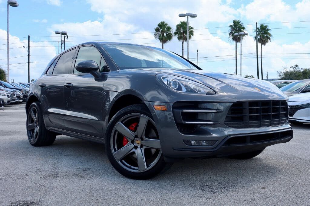 2016 PORSCHE Macan