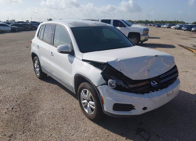 2014 VOLKSWAGEN Tiguan