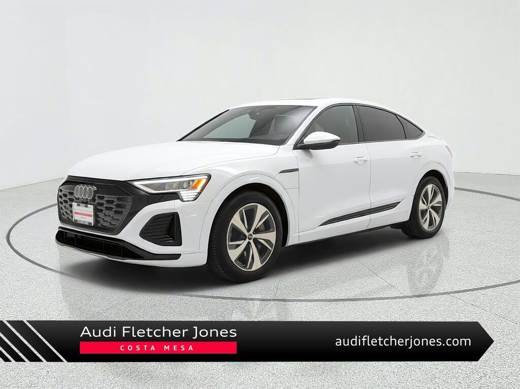 2024 AUDI Q8
