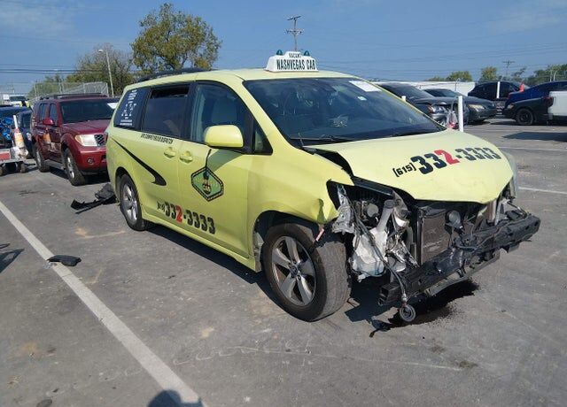 2019 TOYOTA Sienna