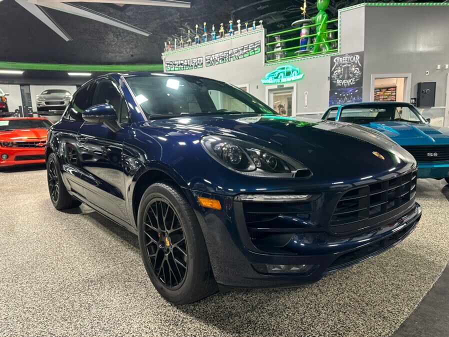 2017 PORSCHE Macan