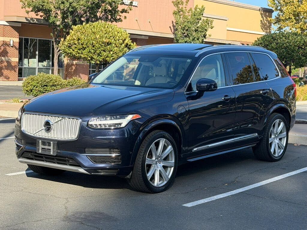 2017 VOLVO XC90