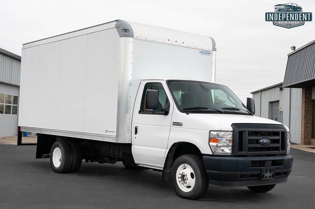 2022 FORD E-450