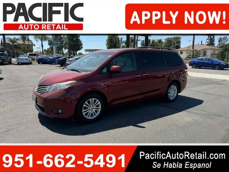 2012 TOYOTA Sienna