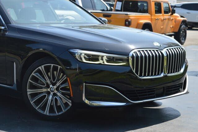 2022 BMW 750i
