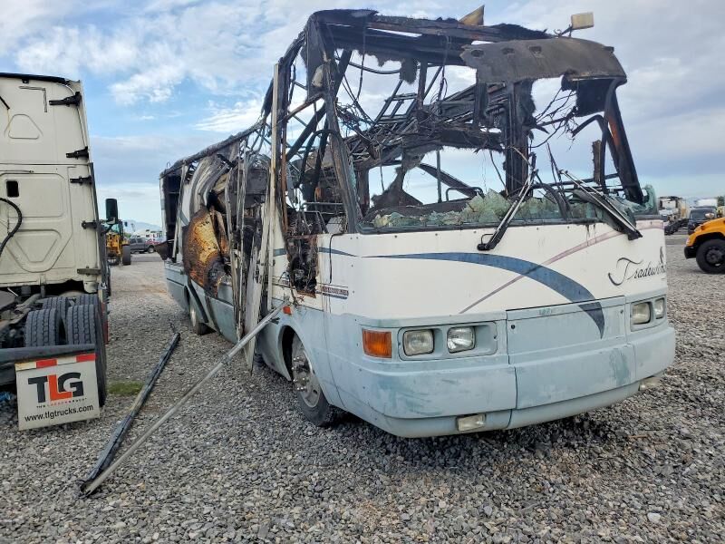 1998 FREIGHTLINER XC Chassis