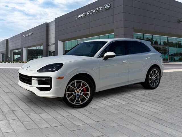 2024 PORSCHE Cayenne