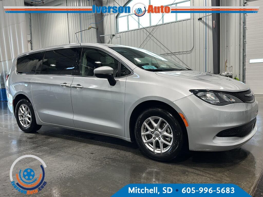2023 CHRYSLER Voyager