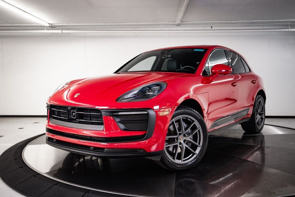 2026 PORSCHE Macan